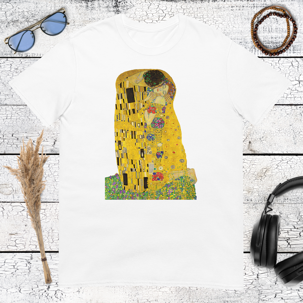 Bright and clean art history graphic featuring the famous Kiss painting on a white t-shirt