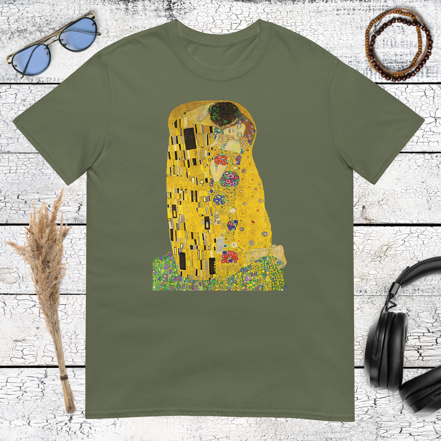 Product mockupEarthy green t-shirt with a detailed print of Gustav Klimt's romantic masterpiece